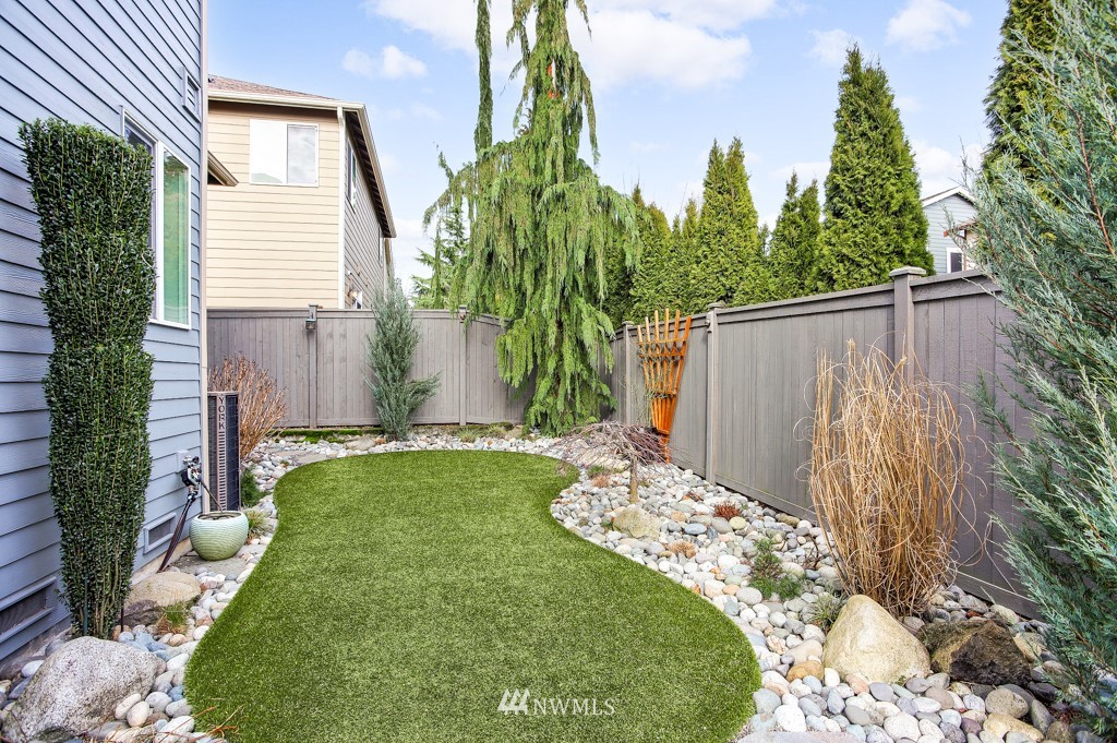 21303 37th Avenue Southeast Bothell, WA 98021 - Photo 29 of 34 a front view of a house with garden