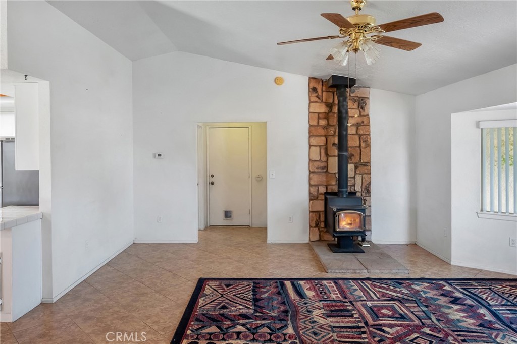 15155 Apache Road Apple Valley, CA 92307 - Photo 7 of 32