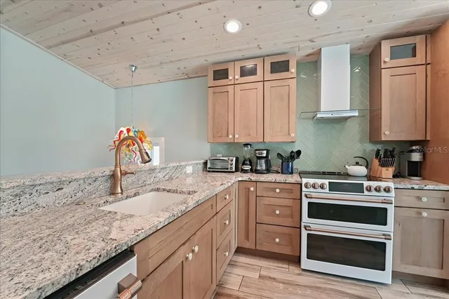 $3,895,000 | 111 Cedar Avenue, Anna Maria, FL 34216