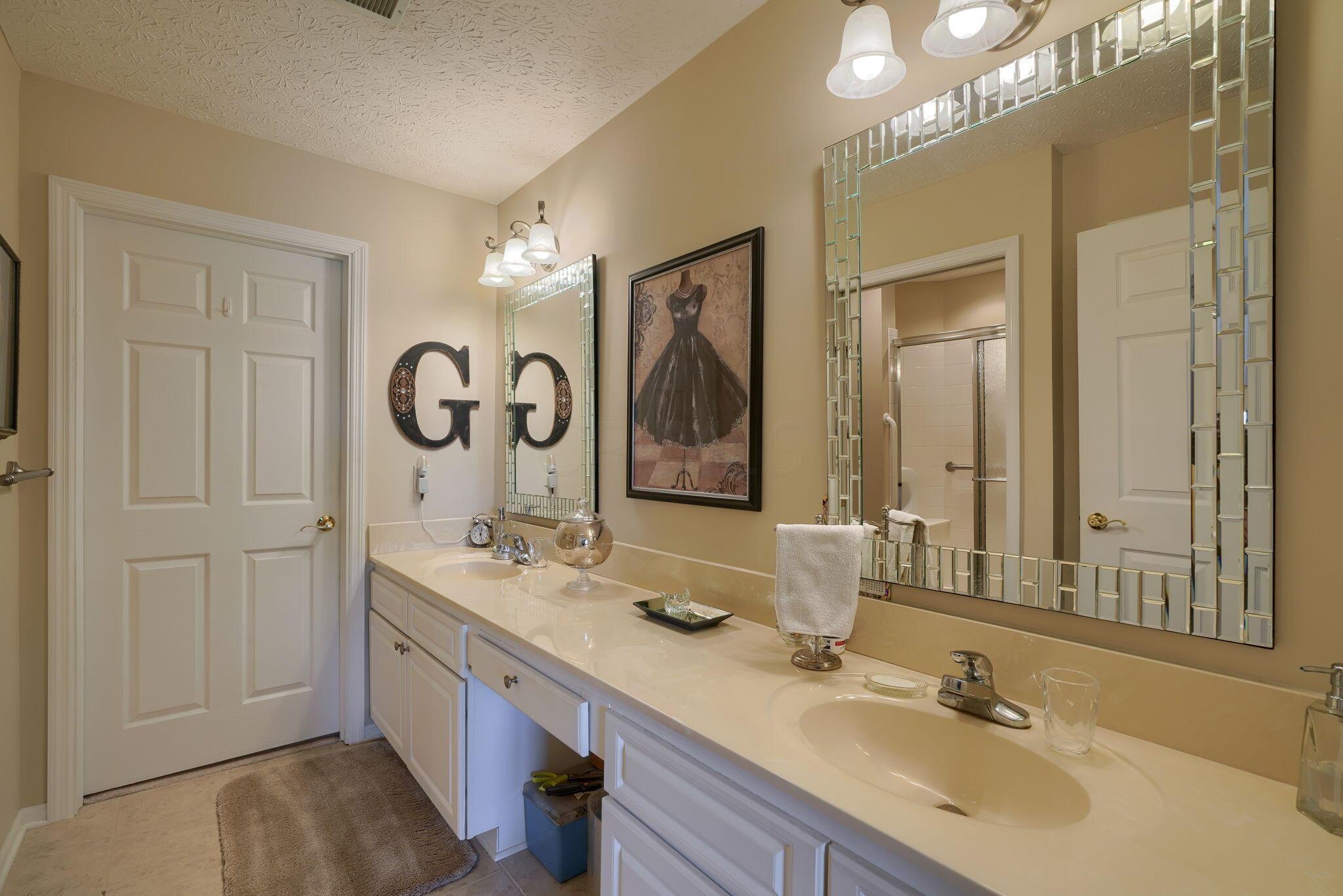 3732 Stoneway Point Powell, OH 43065 - Photo 31 of 43 Primary bath