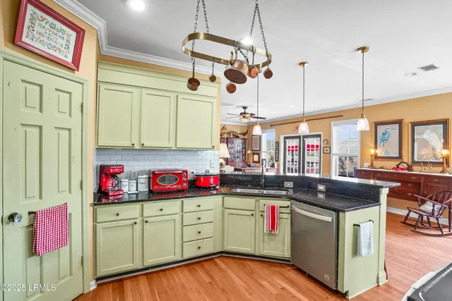 $649,000 | 8 East River Drive, Beaufort, SC 29907