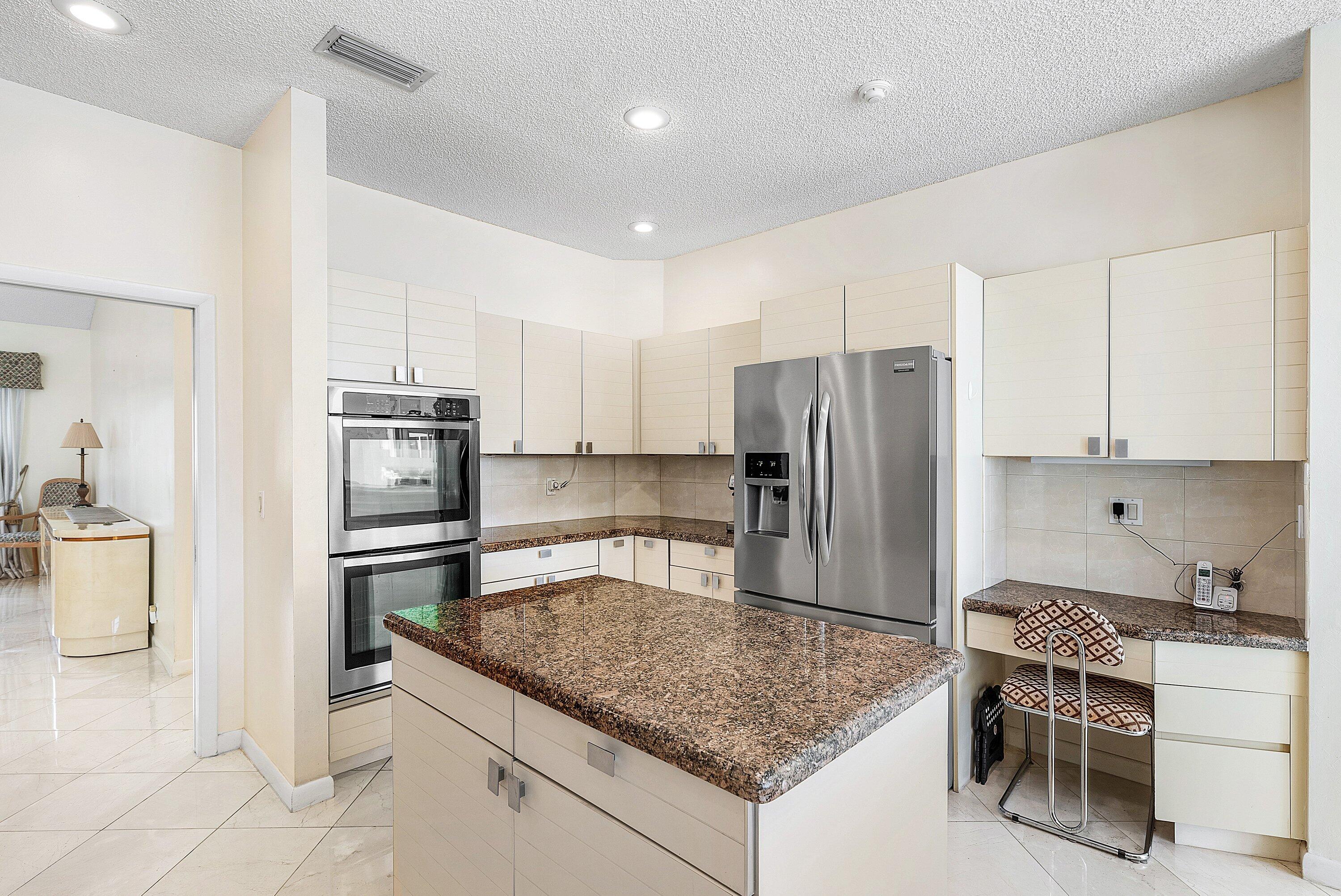 4879 Bocaire Boulevard Boca Raton, FL 33487 - Photo 18 of 64 015-4879BocaireBoulevard-BocaRaton-FL-33