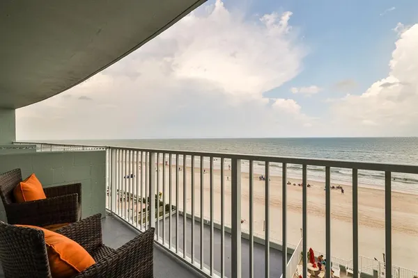 $1,800 | 800 North Atlantic Avenue, Unit 606, Daytona Beach, FL 32118