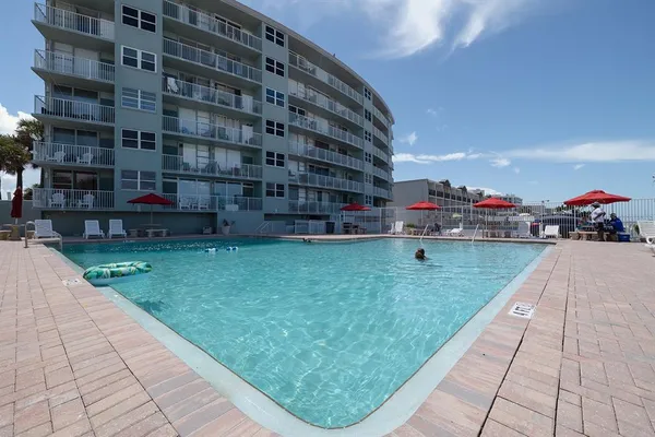 $1,800 | 800 North Atlantic Avenue, Unit 606, Daytona Beach, FL 32118