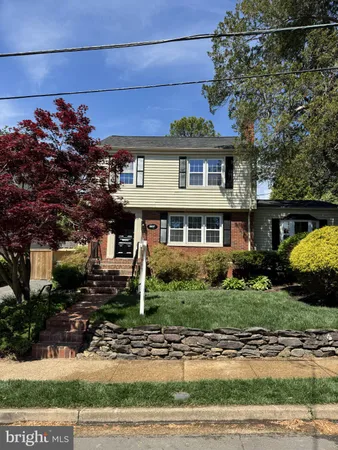 $1,400,000 | 5537 10th Street North, Arlington, VA 22205
