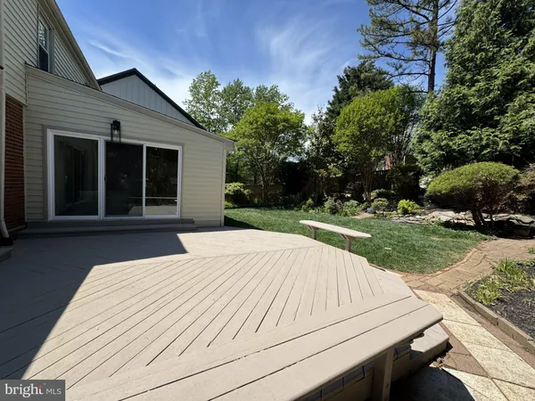 $1,400,000 | 5537 10th Street North, Arlington, VA 22205