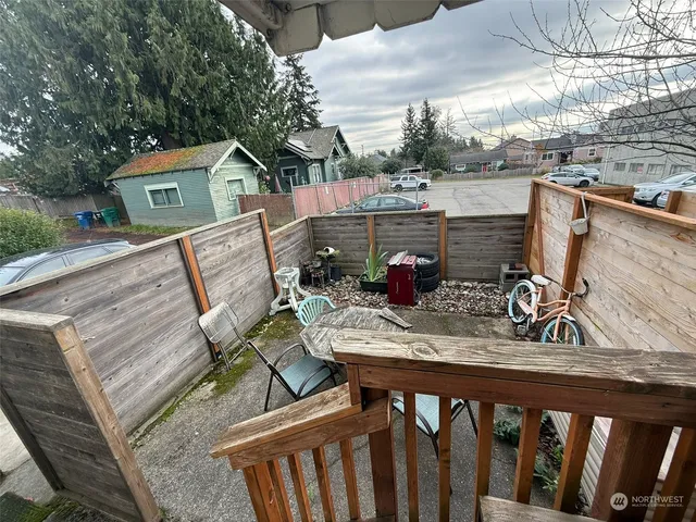 $1,275,000 | 323 North 105th Street, Seattle, WA 98133