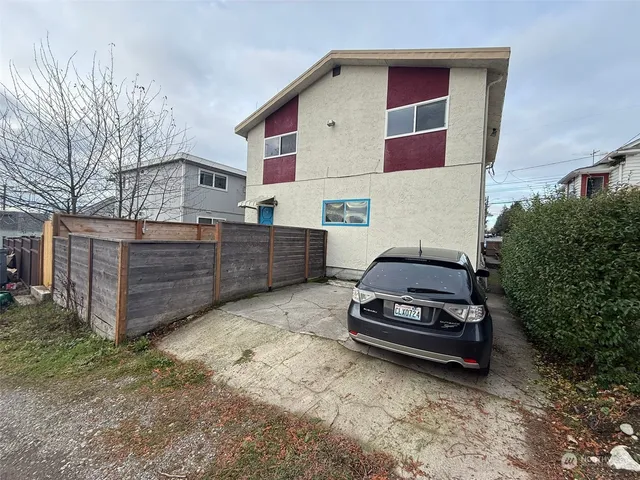 $1,275,000 | 323 North 105th Street, Seattle, WA 98133