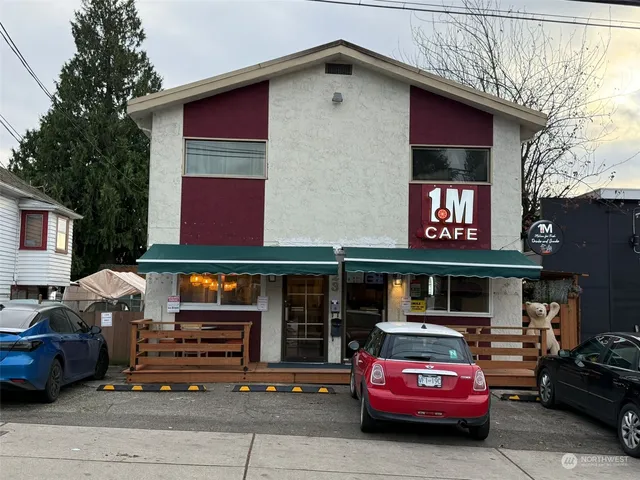 $1,275,000 | 323 North 105th Street, Seattle, WA 98133