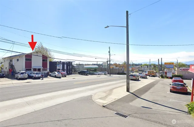 $1,275,000 | 323 North 105th Street, Seattle, WA 98133