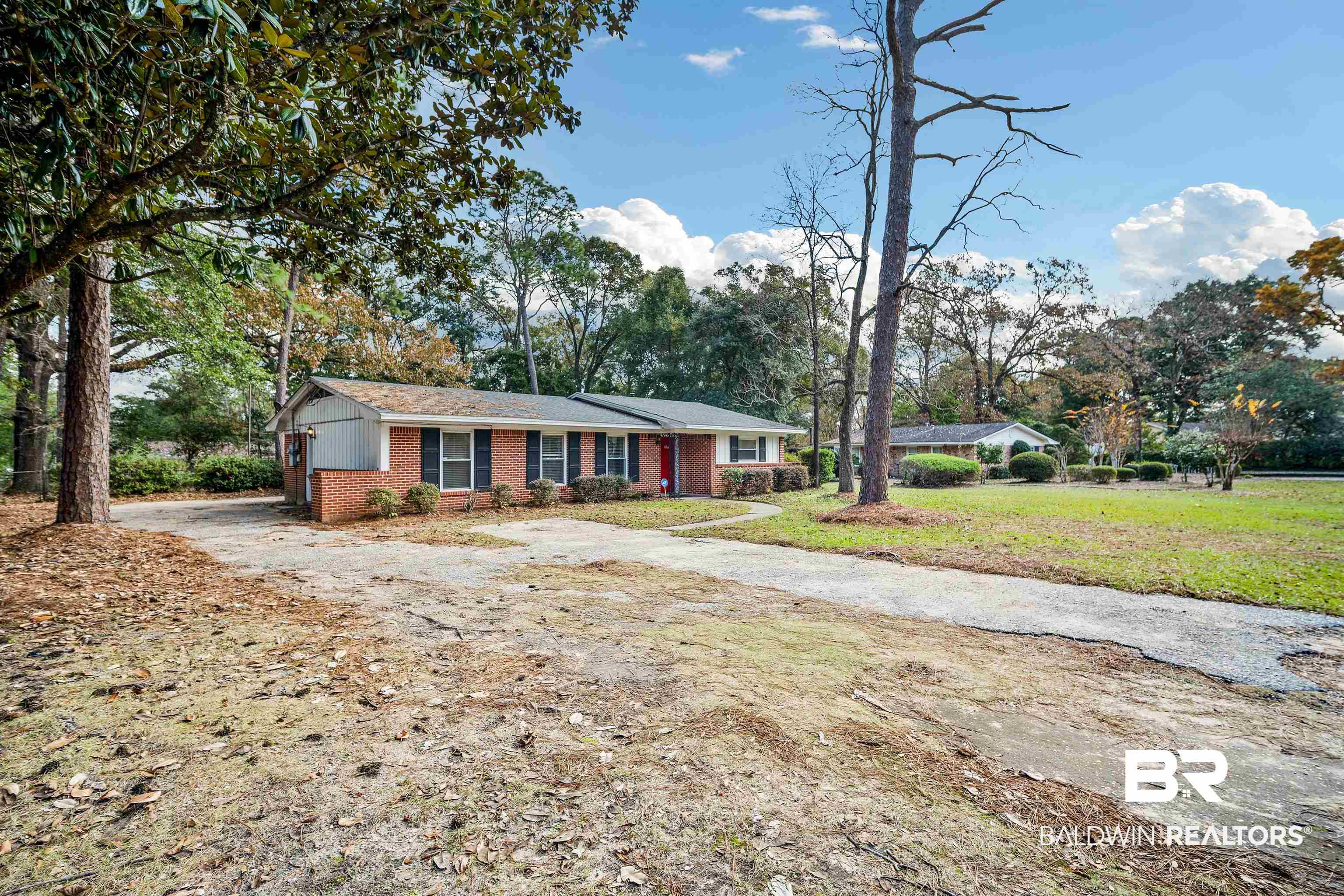 816 East Montfort Road Mobile, AL 36608 - Photo 2 of 24 Ranch-style house with a front yard