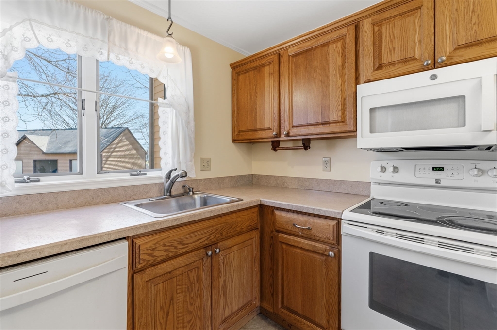 575 Bridge Road, Unit 113 Northampton, MA 01062 - Photo 14 of 40