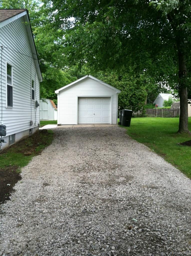 3611 Samuel Avenue Rochester, MI 48309 - Photo 9 of 12 138.jpg