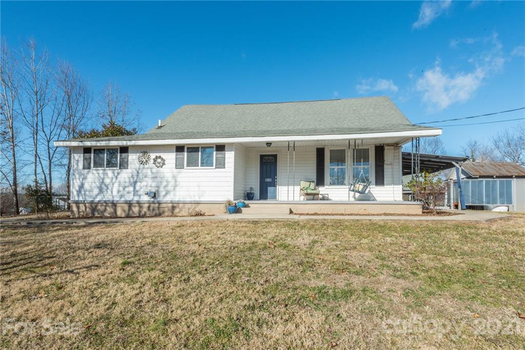 723 Ridge Road Marion, NC 28752 - Photo 4 of 48 Gallery Image 4