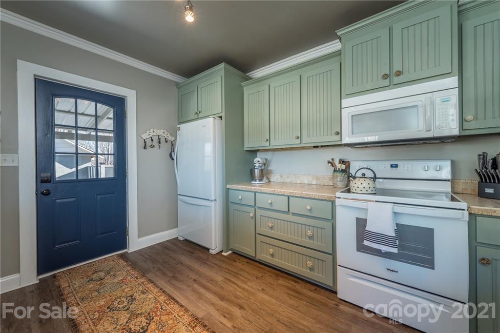 723 Ridge Road Marion, NC 28752 - Photo 9 of 48 Gallery Image 9