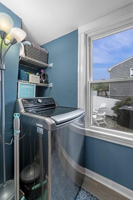 18 King Street, Unit 1 Swampscott, MA 01907 - Photo 23 of 27 a kitchen with a stove and a refrigerator