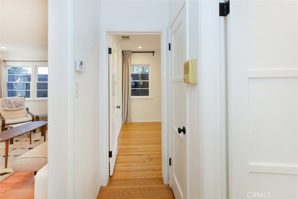 1113 Amoroso Place Venice, CA 90291 - Photo 12 of 28