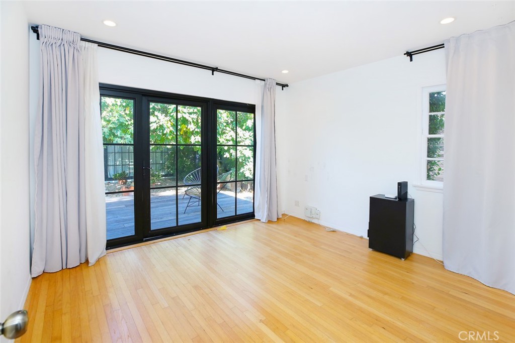 1113 Amoroso Place Venice, CA 90291 - Photo 13 of 28 Secondary bedroom