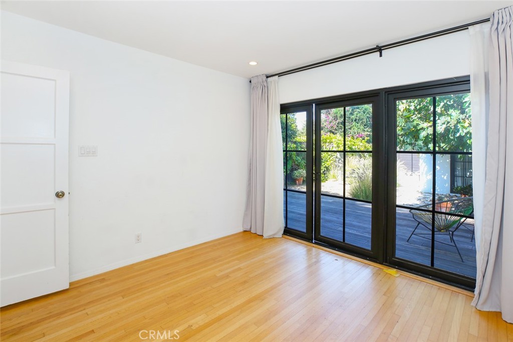 1113 Amoroso Place Venice, CA 90291 - Photo 14 of 28 Secondary bedroom