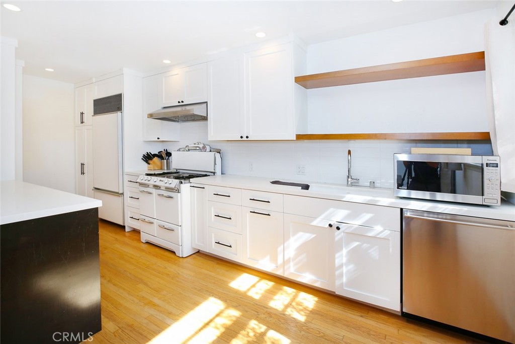 1113 Amoroso Place Venice, CA 90291 - Photo 2 of 28