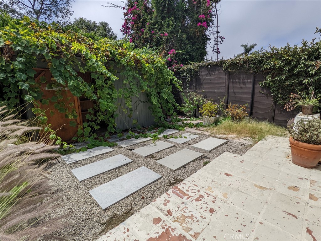 1113 Amoroso Place Venice, CA 90291 - Photo 22 of 28