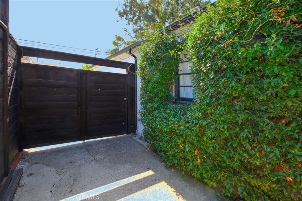 1113 Amoroso Place Venice, CA 90291 - Photo 24 of 28