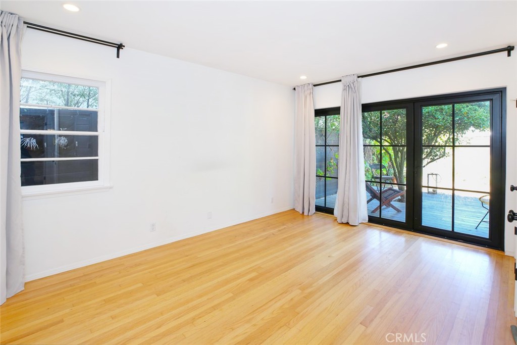 1113 Amoroso Place Venice, CA 90291 - Photo 9 of 28 Primary bedroom