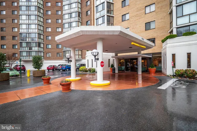 $339,000 | 15100 Interlachen Drive, Unit 4521, Silver Spring, MD 20906