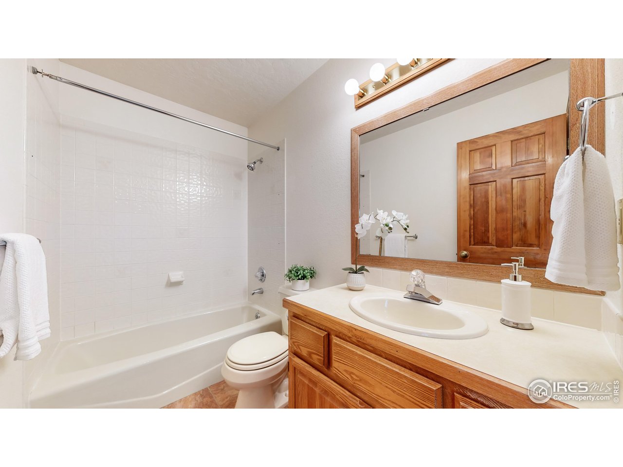 2217 Brixton Road Fort Collins, CO 80526 - Photo 23 of 28 Upper full bath