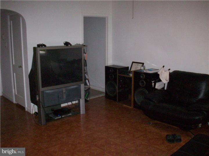 553 East Tabor Road Philadelphia, PA 19120 - Photo 2 of 8