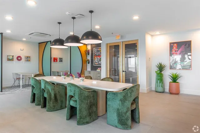 $950 | 596 West 9th Street, Unit 309, Dallas, TX 75208