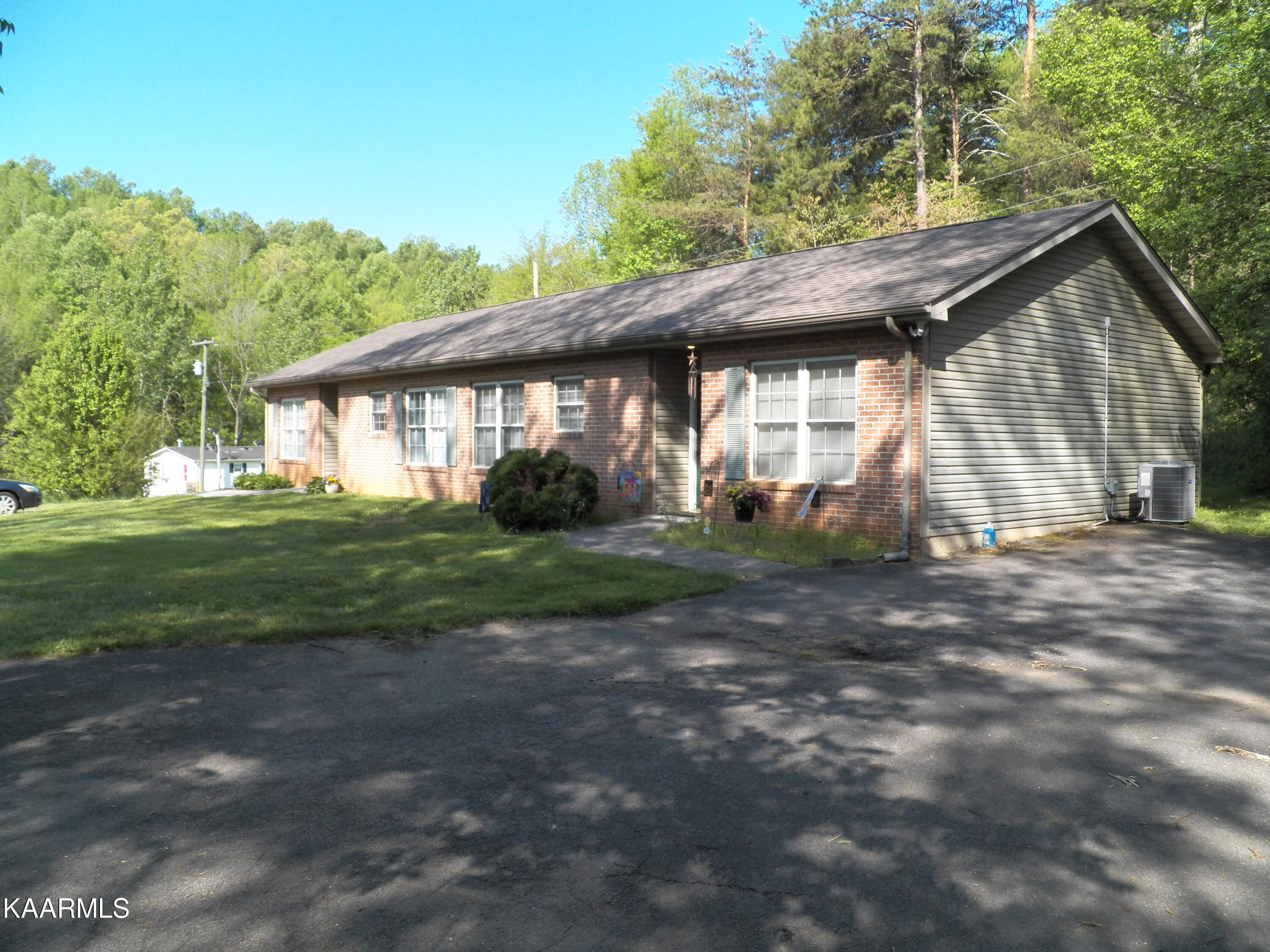 9925 Rausin Road Philadelphia, TN 37846 - Photo 5 of 12 133_2286