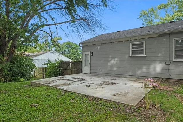 $187,000 | 5804 Manning Avenue, Raytown, MO 64133