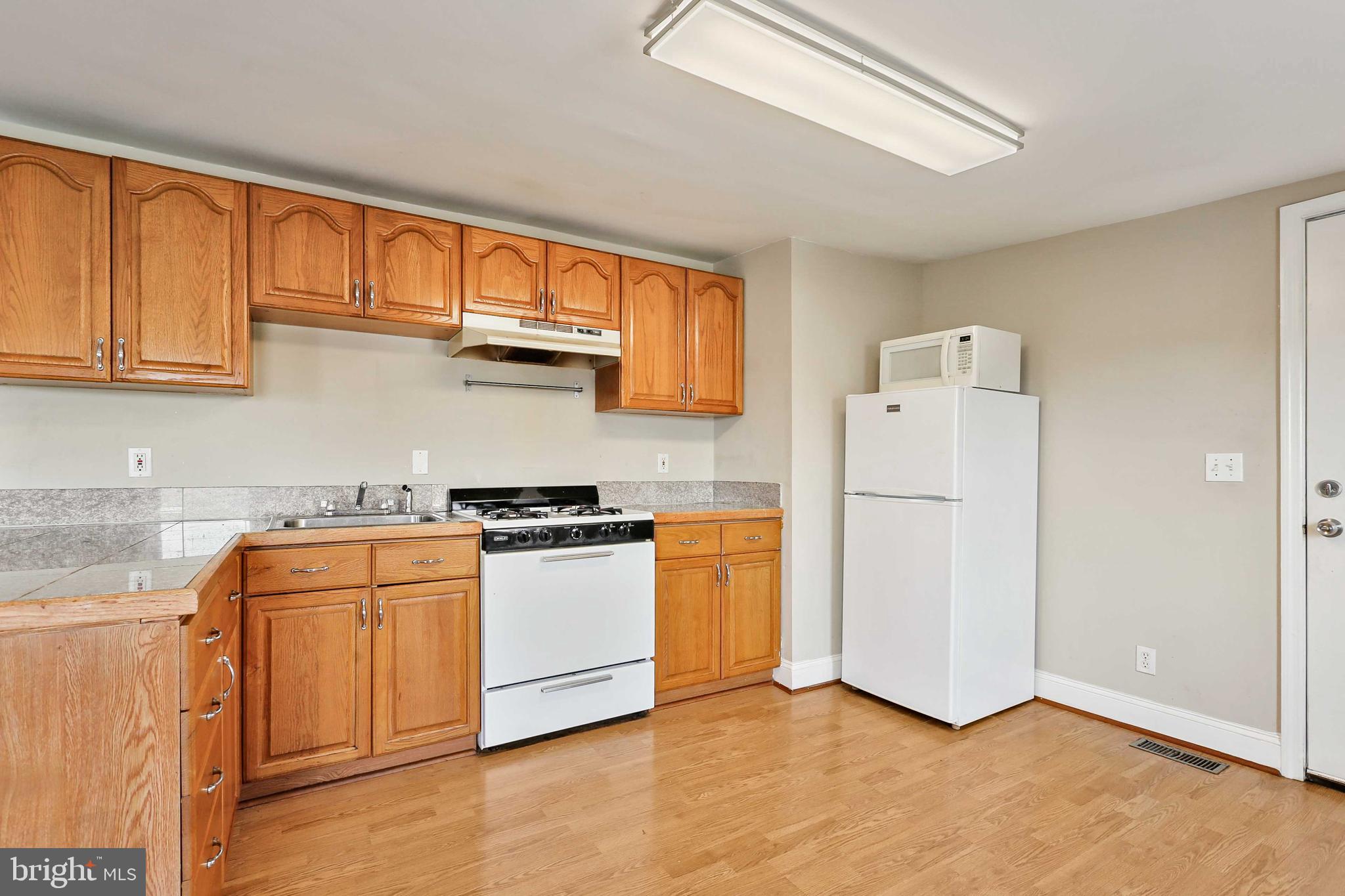 249 South Chester Street, Unit 3 Baltimore, MD 21231 - Photo 4 of 23