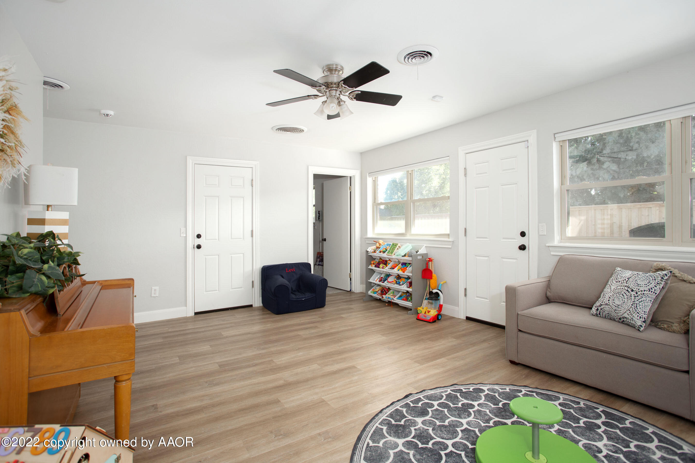 7214 Jameson Road Amarillo, TX 79106 - Photo 24 of 31 a living room with furniture and wooden floor
