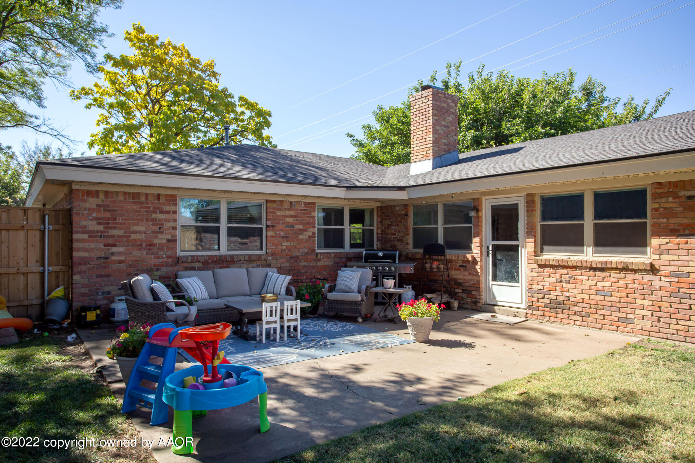 7214 Jameson Road Amarillo, TX 79106 - Photo 30 of 31 a front view of a house with patio
