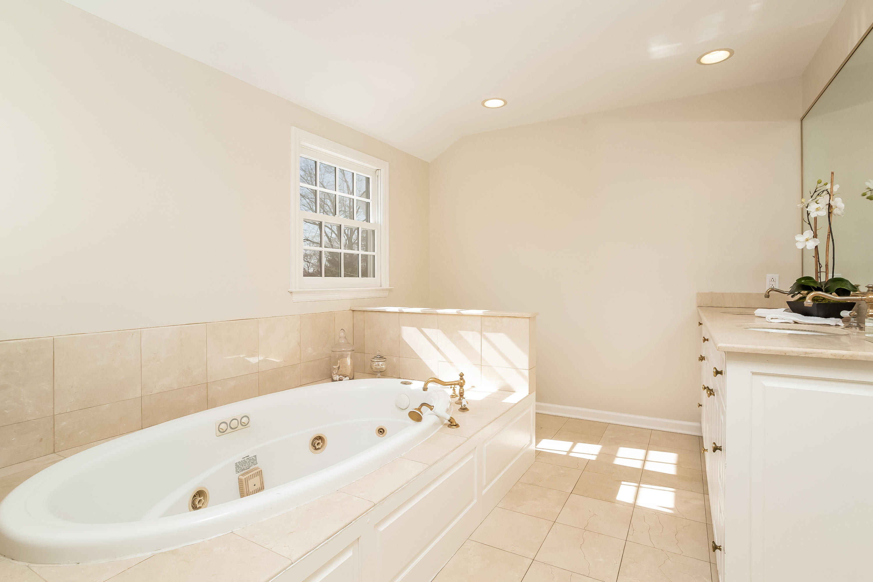 79 Leeuwarden Road Darien, CT 06820 - Photo 17 of 33 17