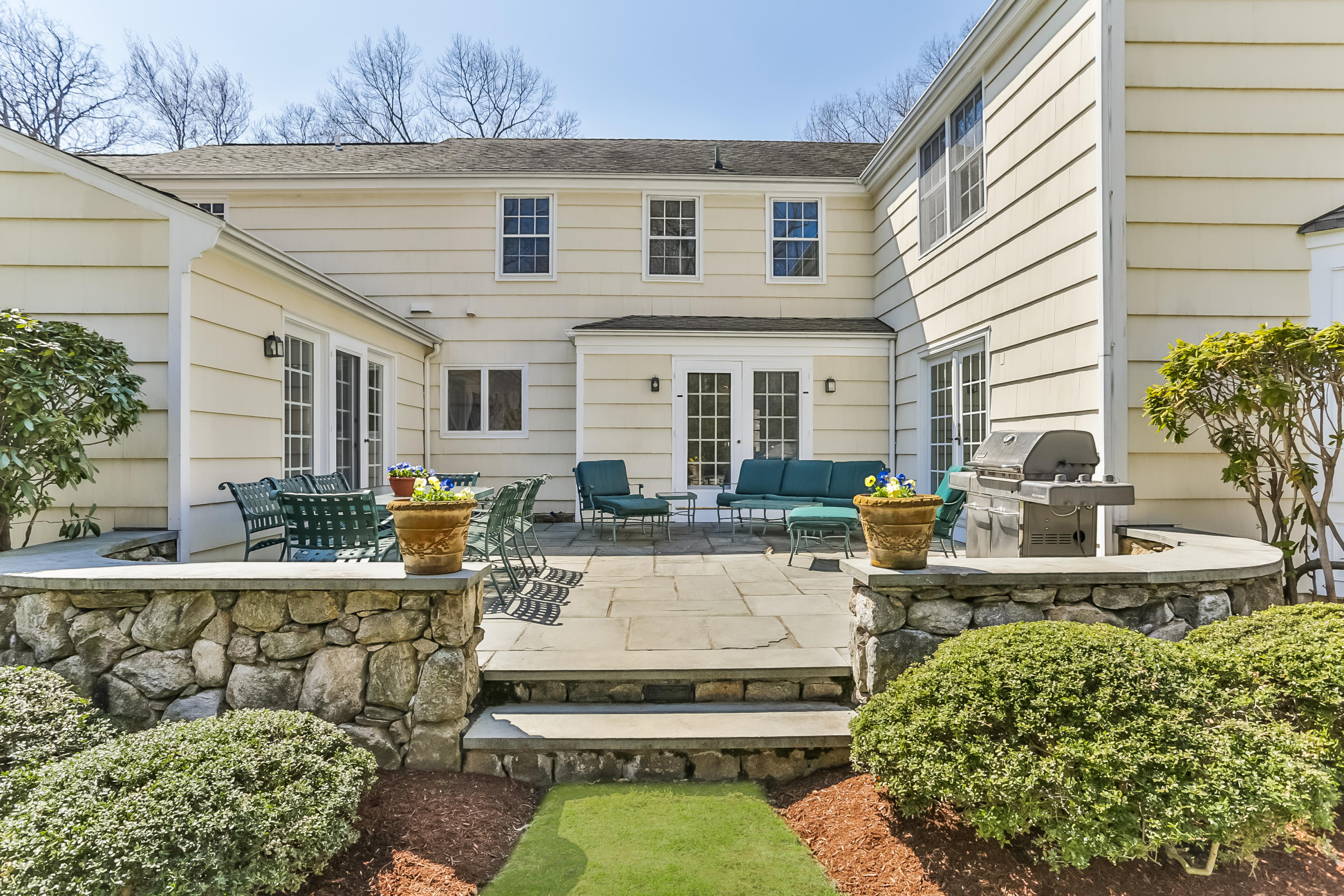 79 Leeuwarden Road Darien, CT 06820 - Photo 27 of 33 26