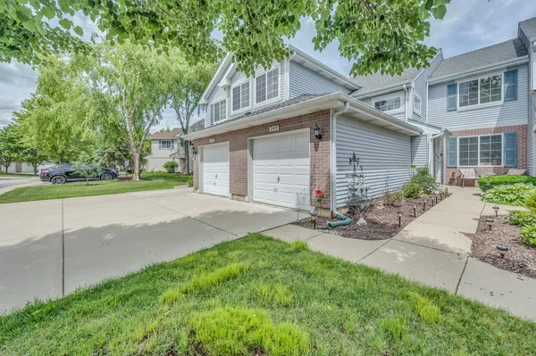$335,000 | 249 Sierra Pass Drive, Schaumburg, IL 60107