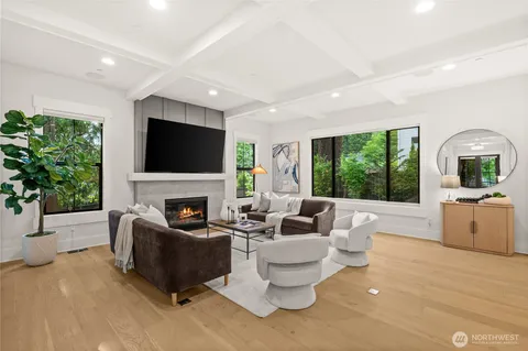 $5,200,000 | 10668 Southeast 32nd Street, Bellevue, WA 98004
