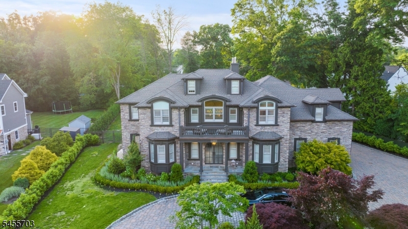 129 Braidburn Road Florham Park, NJ 07932 - Photo 1 of 45 Gallery Image 1