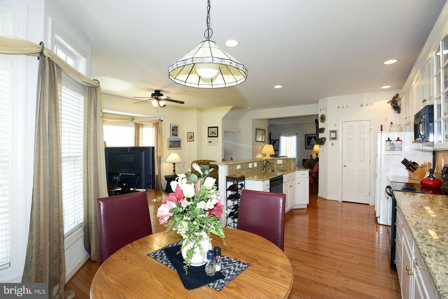 12 Rockingham Court Germantown, MD 20874 - Photo 11 of 27 Kitchen
