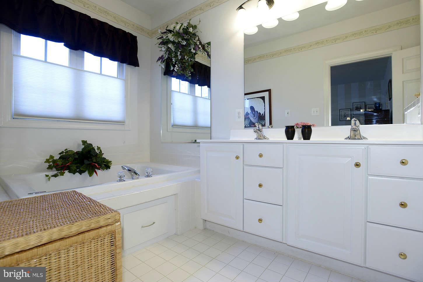 12 Rockingham Court Germantown, MD 20874 - Photo 17 of 27 Bath Master