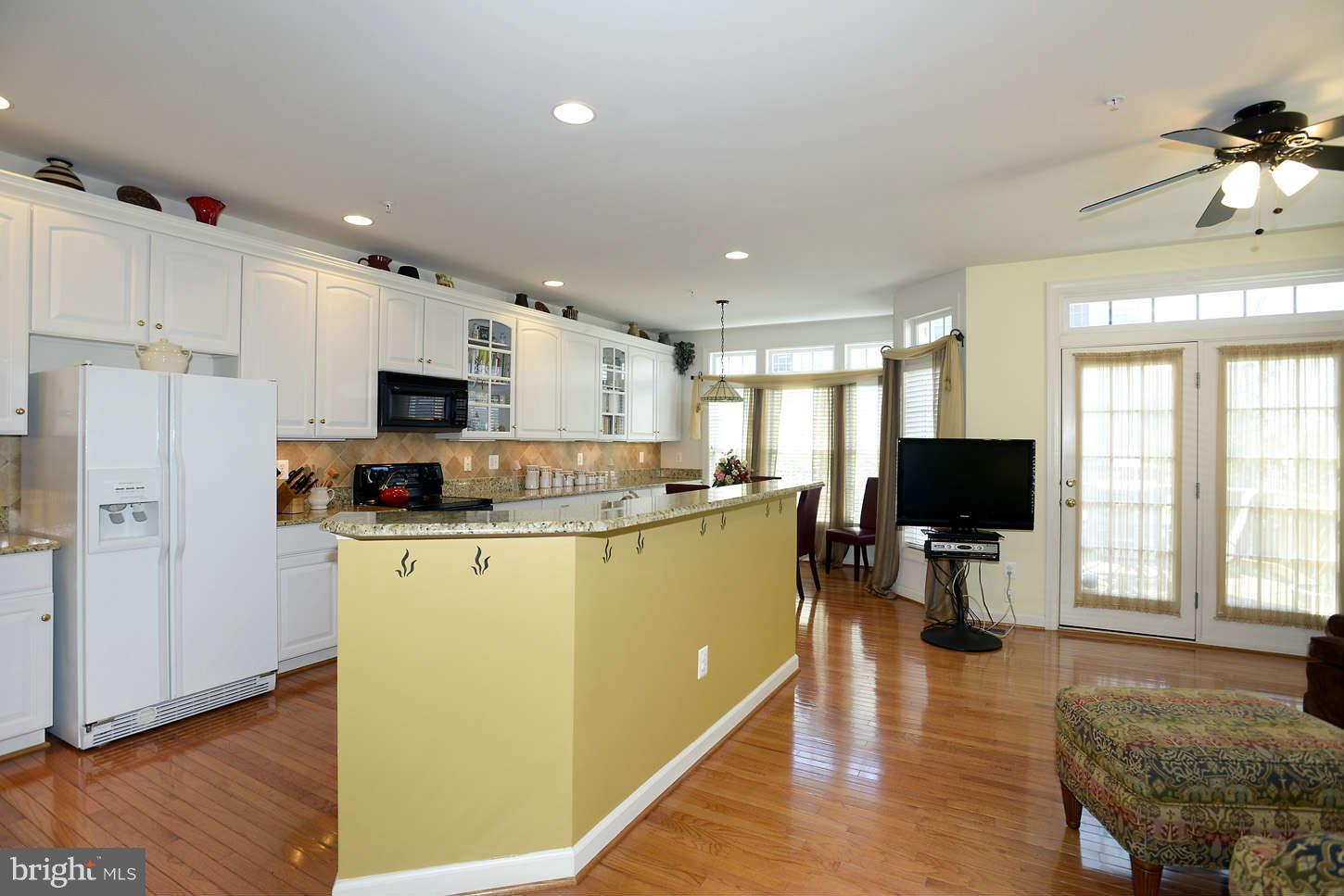 12 Rockingham Court Germantown, MD 20874 - Photo 8 of 27 Kitchen