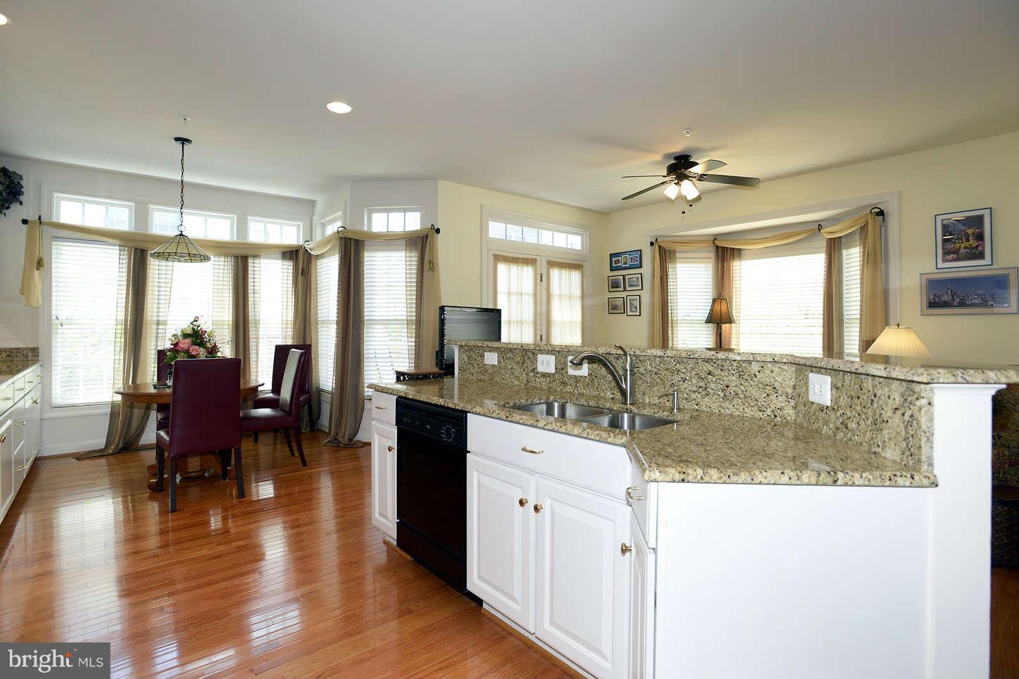 12 Rockingham Court Germantown, MD 20874 - Photo 9 of 27 Kitchen