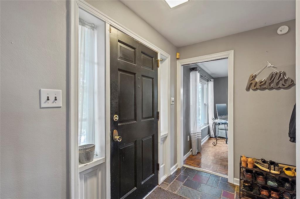 2401 Marbury Road Pittsburgh, PA 15221 - Photo 2 of 25 Gallery Image 2