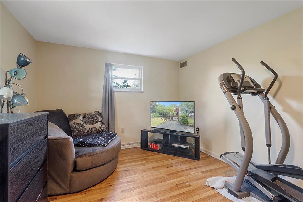 2401 Marbury Road Pittsburgh, PA 15221 - Photo 18 of 25 Gallery Image 18