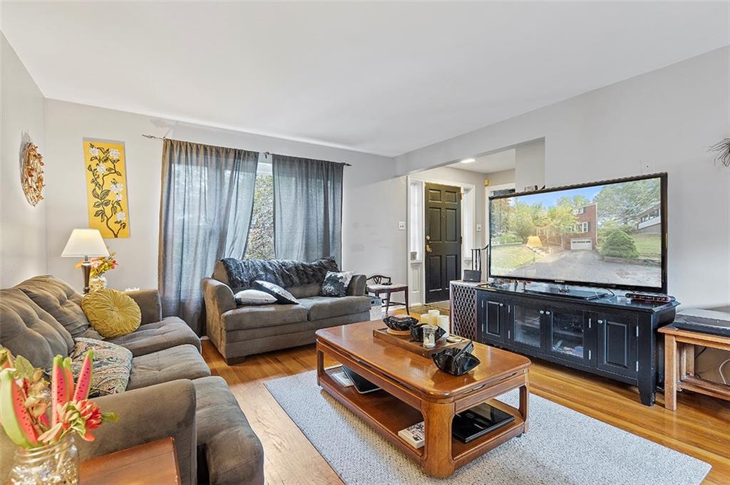 2401 Marbury Road Pittsburgh, PA 15221 - Photo 3 of 25 Gallery Image 3