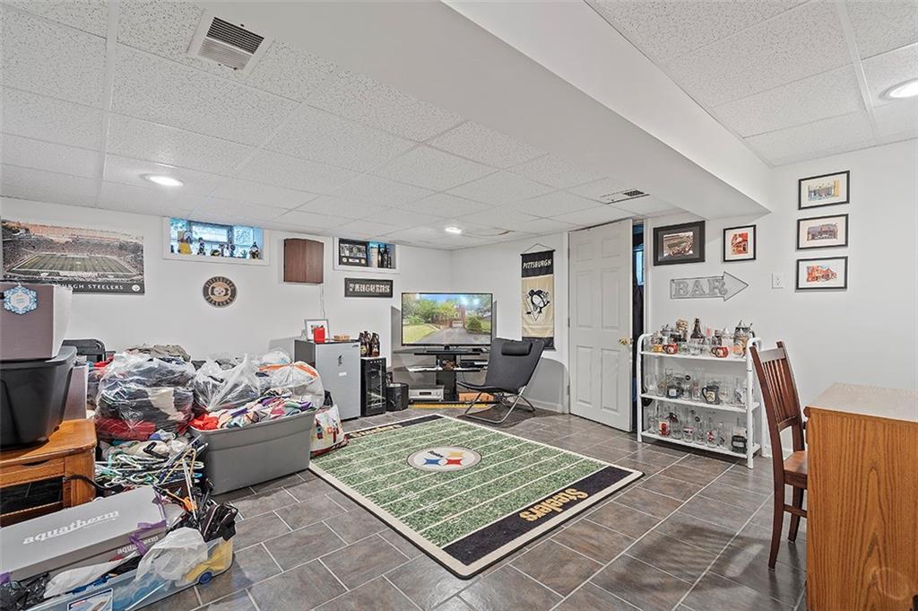 2401 Marbury Road Pittsburgh, PA 15221 - Photo 21 of 25 Gallery Image 21