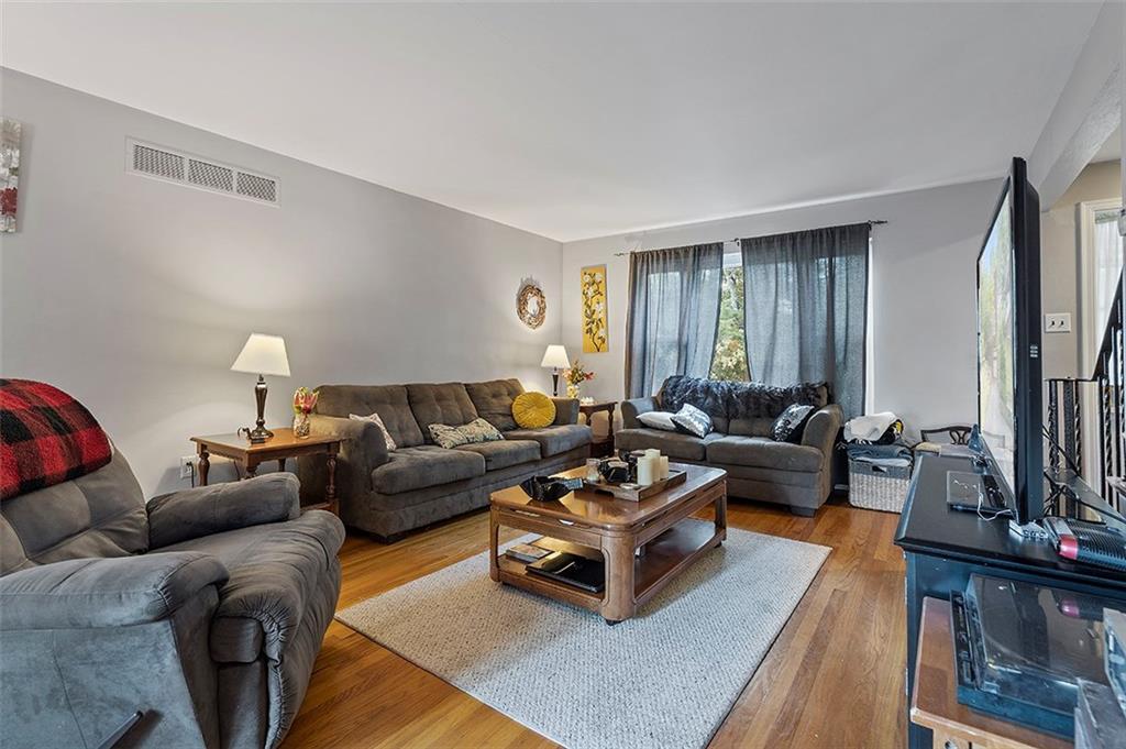 2401 Marbury Road Pittsburgh, PA 15221 - Photo 4 of 25 Gallery Image 4